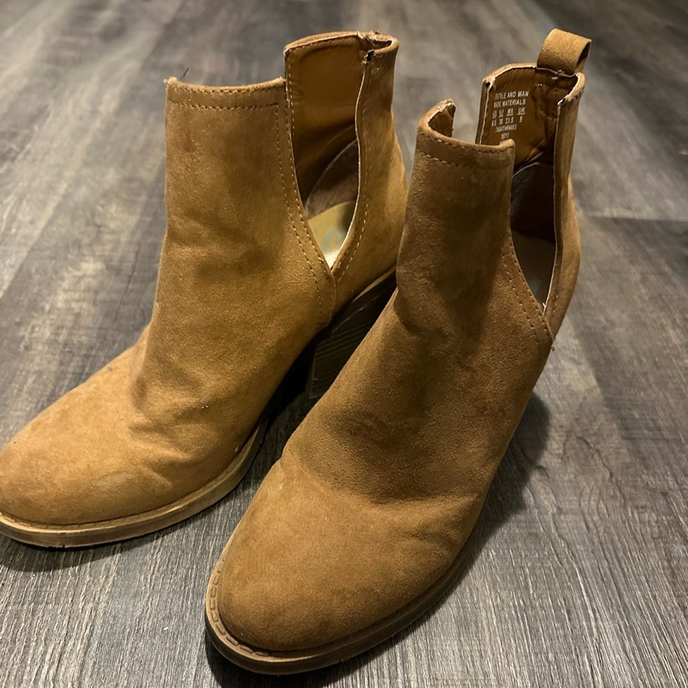 Suede tan booties